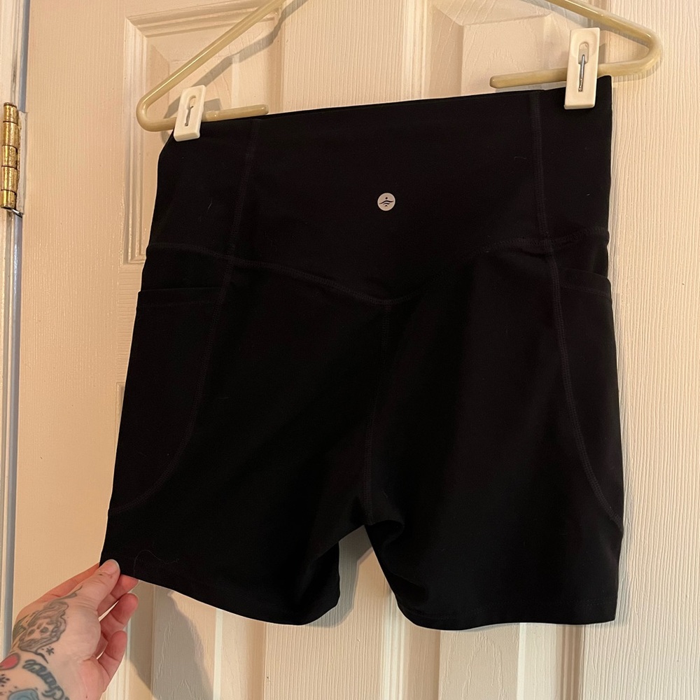 Halara size M SoCinched High Waited Tummy Control shaping biker shorts BLACK